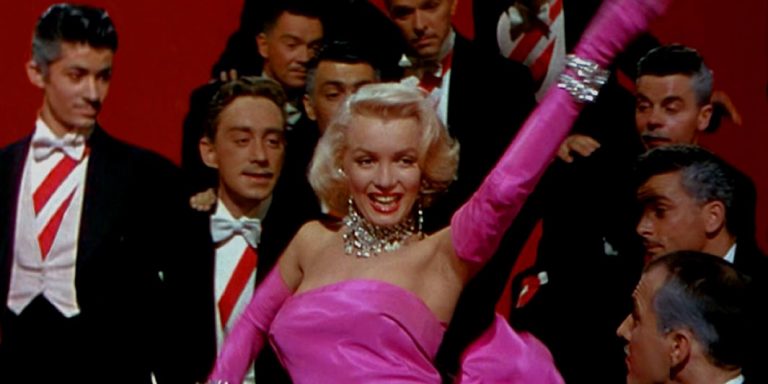 Eternal Glamour: Marilyn Monroe’s Enduring Images that Transcend Time